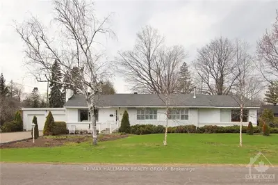 1 KAYMAR Drive, Beacon Hill North - South and Area, ON K1J 7C8