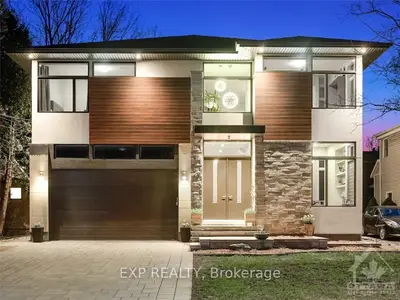 40 IONA Street, Tunneys Pasture and Ottawa West, ON K1Y 3L7