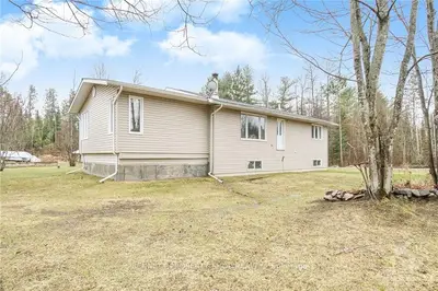 89 HUNTS Road, Laurentian Hills, ON K0J 1J0