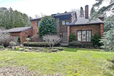 72 LOCH ISLE Road, Crystal Bay - Rocky Point - Bayshore, ON K2H 8G8