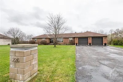 226 JULIE ANNE Crescent, Mississippi Mills, ON K7C 4M5