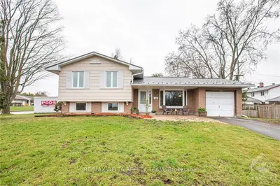 3220 CLEARWATER Crescent, Hunt Club - South Keys and Area, ON K1V 7S5