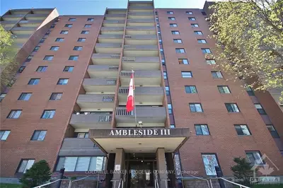 1100 Ambleside Drive 1002, Woodroffe, On K2b 8g6