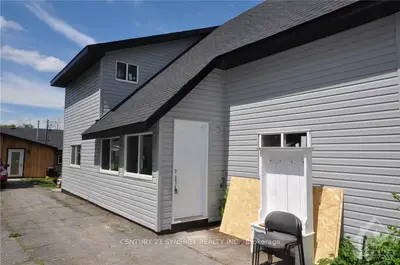 7420 ROGER STEVENS Road 1, Montague, ON K7A 4S6