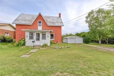 4 GOULD Street, Whitewater Region, ON K0J 1K0