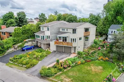2198 Elder Street, Woodroffe, On K2b 6n1