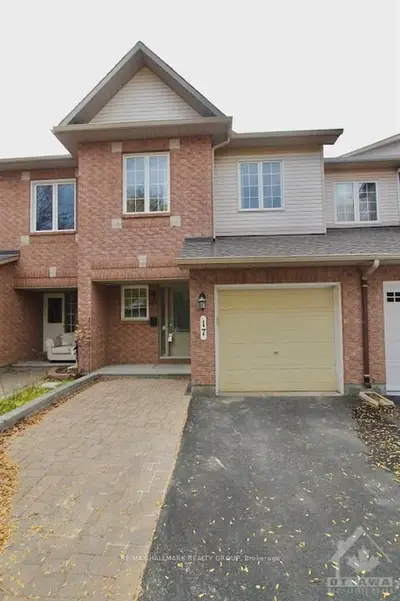 17 Deerchase Court, Kanata, On K2m 2r1