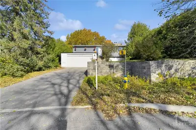 1079 Chelsea Drive, Manor Park - Cardinal Glen And Area, On K1k 0m7
