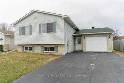 196 MARKET Street, Pembroke, ON K8A 2H6