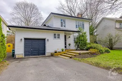 17 FARNHAM Crescent, Manor Park - Cardinal Glen and Area, ON K1K 0E9