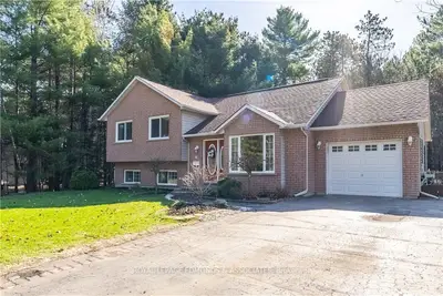 7 BLUEJAY Way, Petawawa, ON K8H 3N9