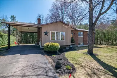 1444 VICTORIA Street, Petawawa, ON K8H 2N7