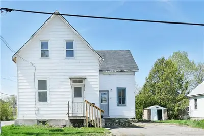 172 BANK Street S, Renfrew, ON K7V 2E8