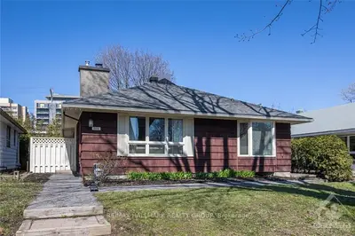 2061 HONEYWELL Avenue, Carlingwood - Westboro and Area, ON K2A 0P7