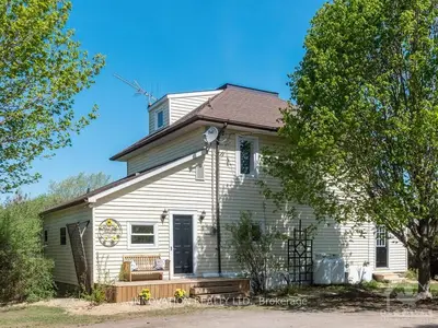 2141 BURNSTOWN Road, McNab/Braeside, ON K7V 3Z4