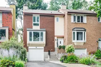 18 GILLESPIE Crescent, Hunt Club - Windsor Park Village and Area, ON K1X 9X8