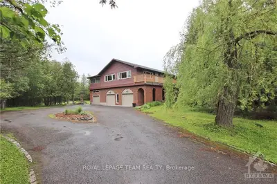 1168 Howie Road, Carp - Huntley Ward, On K0a 1l0