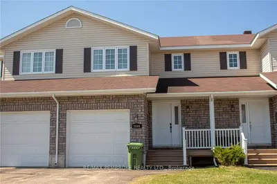 2099 SANDSTONE Crescent, Petawawa, ON K8H 0B2