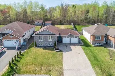 667 FAIRVIEW Avenue S, Laurentian Valley, ON K8A 8N4