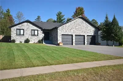 607 HUMMINGBIRD Lane, Petawawa, ON K8H 0A8