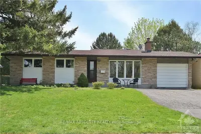 37 WHITBURN Crescent, Crystal Bay - Rocky Point - Bayshore, ON K2H 5K5