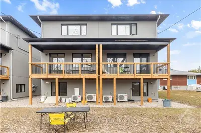 910-912 Woodroffe Avenue, Britannia Heights - Queensway Terrace N And Area, On K2a 3r7