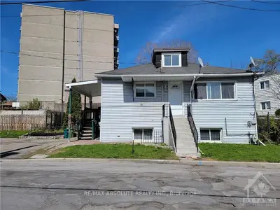 245 Park Street, Vanier And Kingsview Park, On K1l 7g7