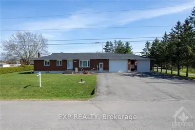 7040 COSGROVE Avenue, Greely - Metcalfe - Osgoode - Vernon and Area, ON K4P 1A8