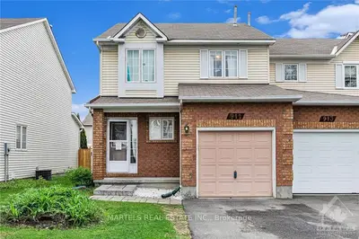 911 PARADISE Crescent, Orleans - Cumberland and Area, ON K4A 3S5