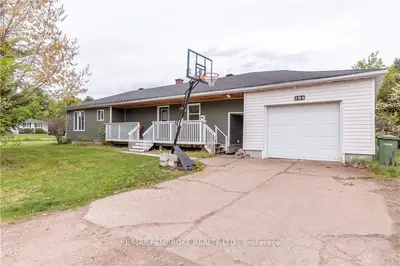 784 LAKEVIEW Drive, Petawawa, ON K8A 7E9