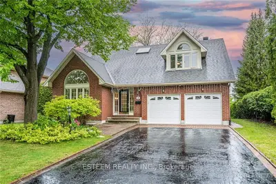8 WYCLIFFE Street, South of Baseline to Knoxdale, ON K2G 5L6