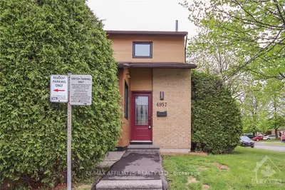 6957 BILBERRY Drive, Orleans - Convent Glen and Area, ON K1C 2C1