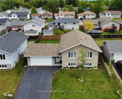 68 OAK Avenue, Petawawa, ON K8H 0B5
