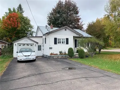 622 First Avenue, Laurentian Valley, On K8a 5e2