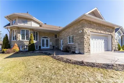 449 D'youville Drive, Pembroke, On K8a 0c4