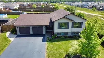28 BOULDER CREEK Trail, Petawawa, ON K8H 0B2
