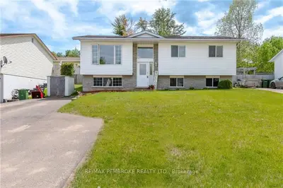41 LAROCHE Crescent, Petawawa, ON K8H 3B6