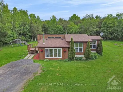 4957 AULTSVILLE Road, South Stormont, ON K0C 1M0