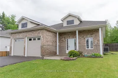 639 FAIRVIEW Avenue S, Laurentian Valley, ON K8A 8N4