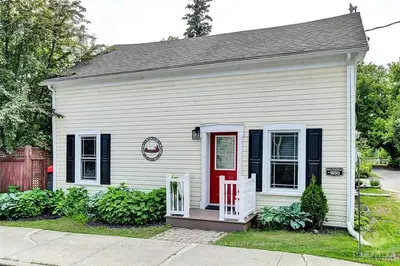 7760 BURRITTS Avenue, Manotick - Kars - Rideau Twp and Area, ON K0G 1B0