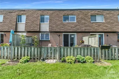 390 GARDEN GLEN, Meadowlands - Crestview and Area, ON K2G 1E4