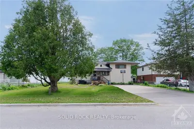 1520 GOTH Avenue, Blossom Park - Airport and Area, ON K1T 1E4