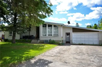 195 WALL Road, Orleans - Cumberland and Area, ON K4B 1J8