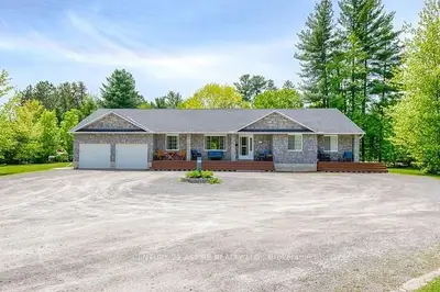 17 CARDINAL Crescent, Petawawa, ON K8H 3N9