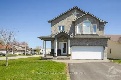 35 MANOIR Street, Russell, ON K0A 1W0