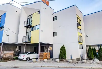 100 PINHEY Street, West Centre Town, ON K1Y 1T4