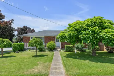 Detached in Niagara Falls