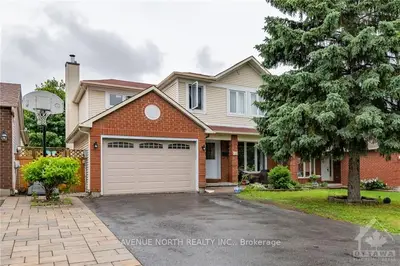 10 TOPLEY Crescent, Hunt Club - South Keys and Area, ON K1G 4L6