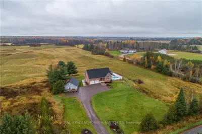 60 Lubitz Road, Laurentian Valley, On K8a 6w6