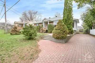 61 CROWNHILL Street, Beacon Hill North - South and Area, ON K1J 7K7